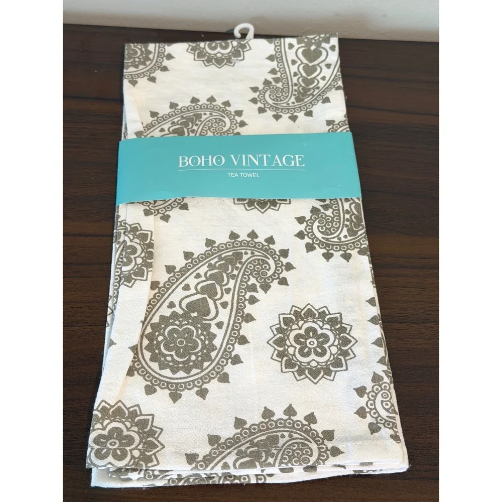 CTW Home Collection Backroads Boho Vintage Paisley Cotton Tea Towel Olive White